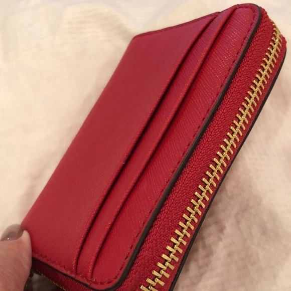 MICHAEL KORS ZIP AROUND WALLET NWOT - Picture 4 of 5